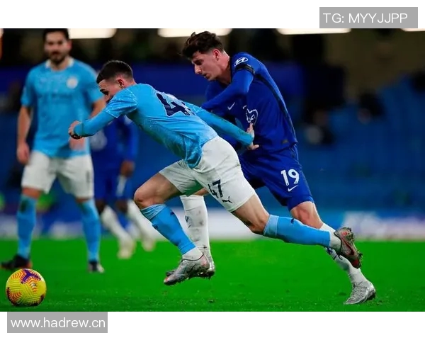 中场休息期间球员调整策略与恢复体力的重要性探讨 中场休息期间球员调整策略与恢复体力的重要性探讨